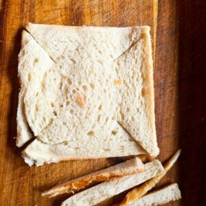 kiausiniai duonos krepseliuose 02