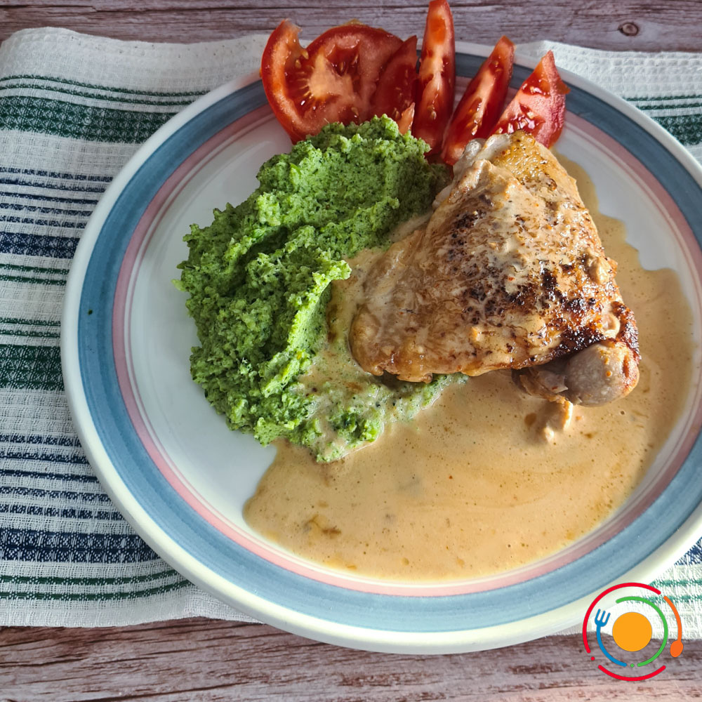 vištienos kepsnys su brokolių koše, keto draugiškas